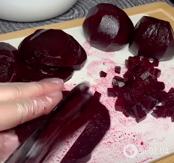 Корисний салат із буряка на кожен день: ділимося простим рецептом страви, яка сподобається всім