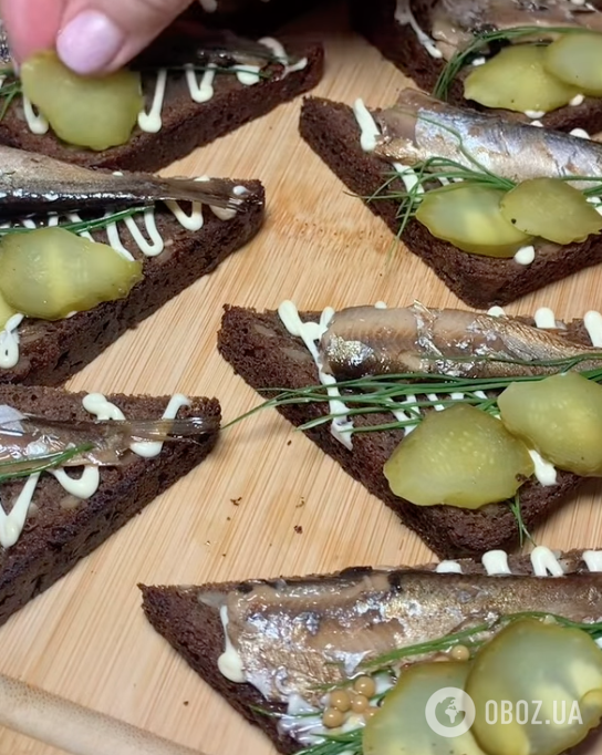 Бутерброды со шпротами по-новому: делимся оригинальным рецептом