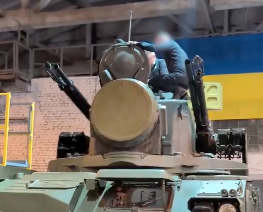 Британія вперше показала свої майстерні, де ремонтують військову техніку на території України