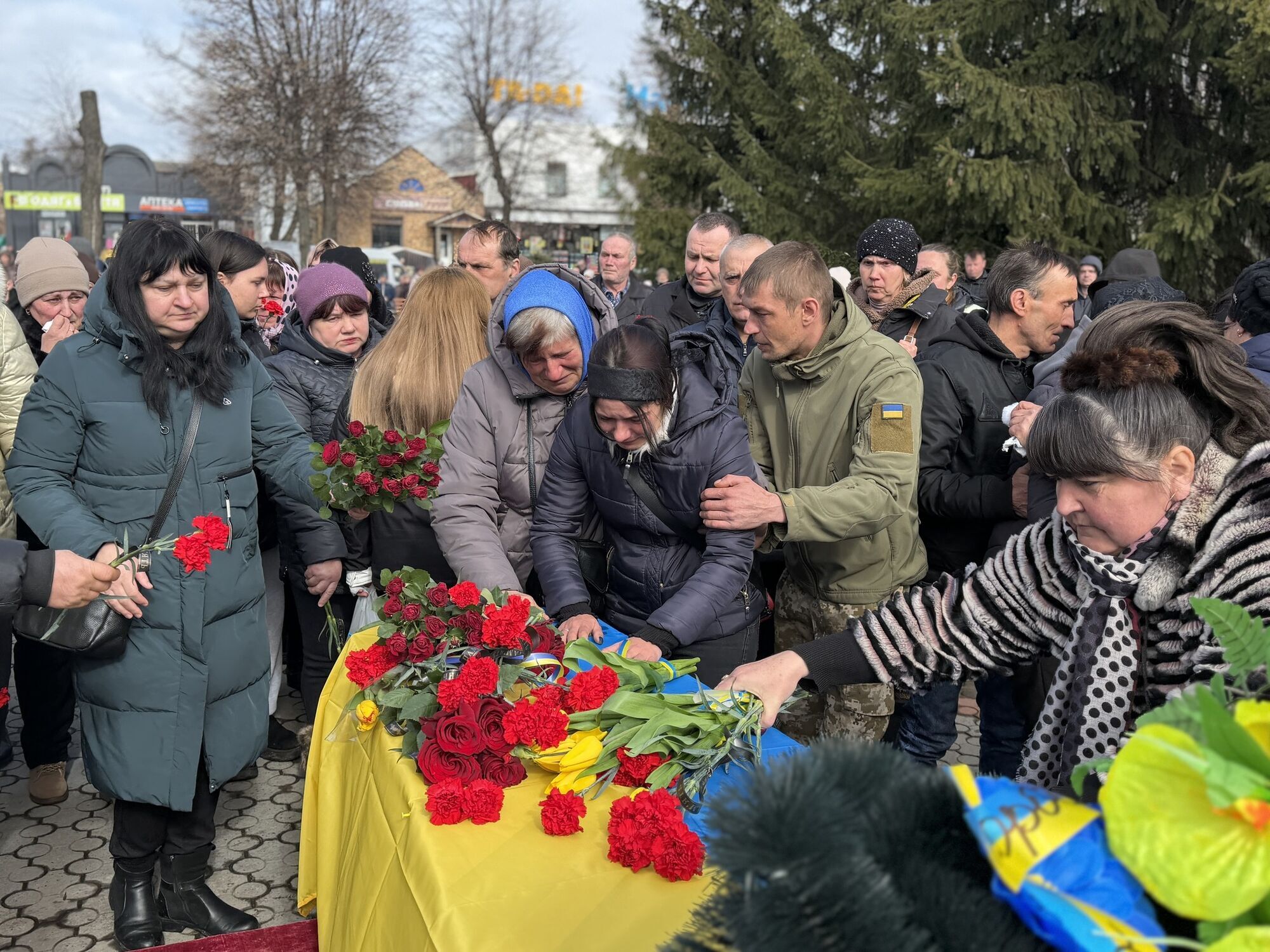 Воював на найгарячіших напрямках фронту: на Полтавщині попрощалися з Героєм, що загинув на Харківщині. Фото