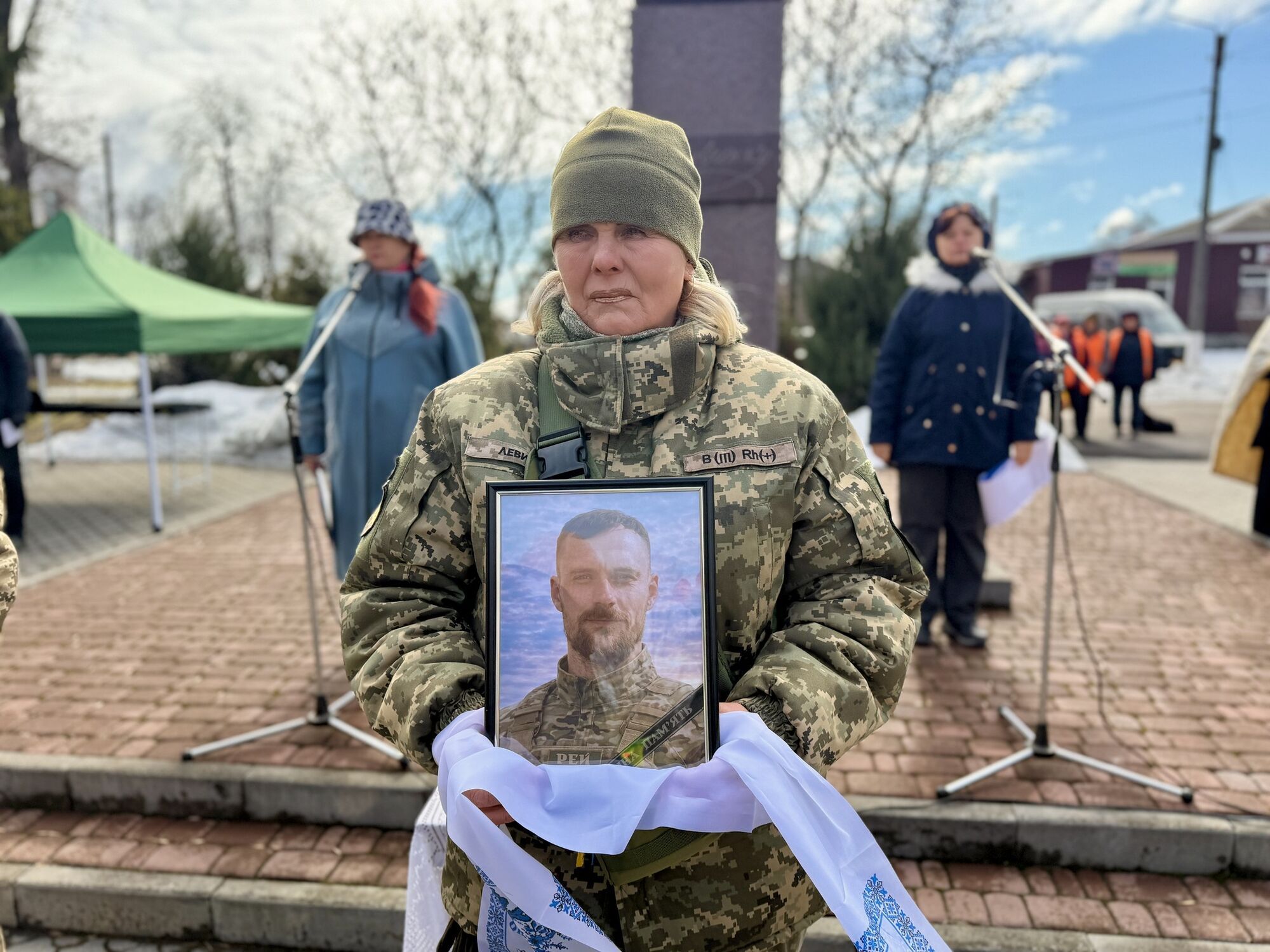 Воював на найгарячіших напрямках фронту: на Полтавщині попрощалися з Героєм, що загинув на Харківщині. Фото