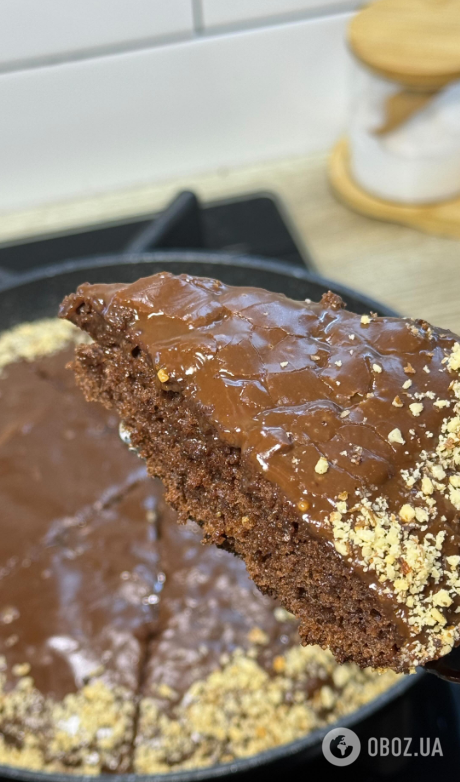 Смачний шоколадний пиріг на сковорідці: готується на сковорідці