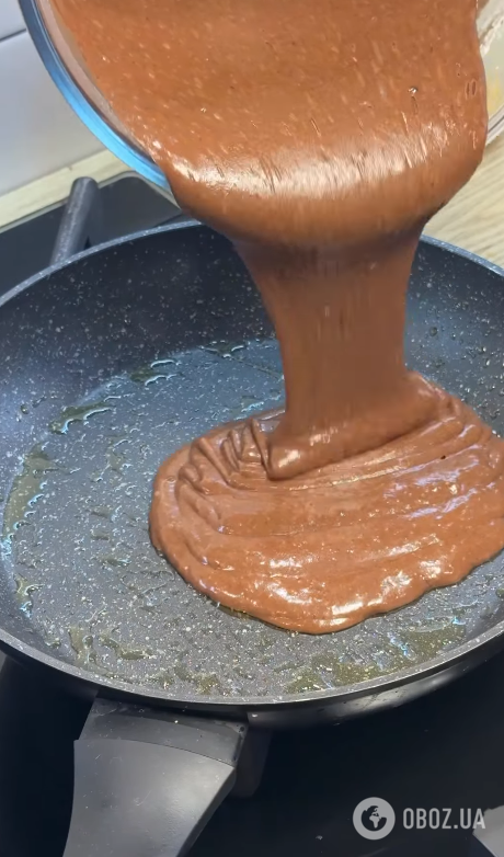 Смачний шоколадний пиріг на сковорідці: готується на сковорідці