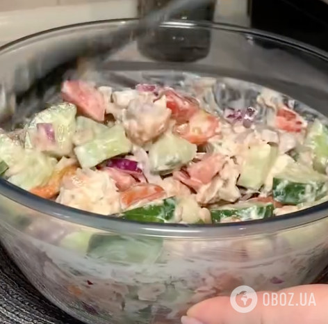 Салат "Весняний" з овочів і з тунцем: ділимося легким рецептом смачної страви