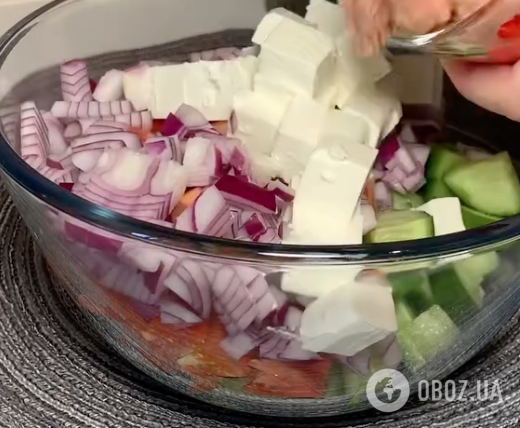 Салат "Весняний" з овочів і з тунцем: ділимося легким рецептом смачної страви