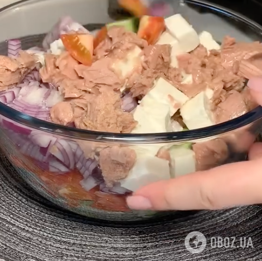 Салат "Весняний" з овочів і з тунцем: ділимося легким рецептом смачної страви