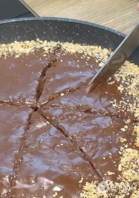 Шоколадний пиріг без випічки: ділимося найлегшим рецептом смачного десерту на сковороді