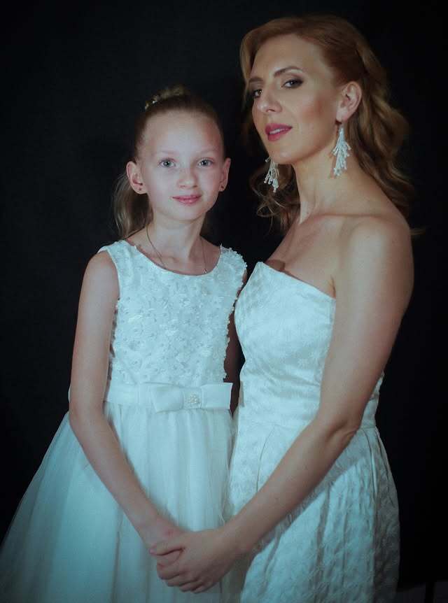 Розвернули усі крісла і довели до сліз: співачка Ілларія з донькою на "Голосі" в Італії розчулила піснею про "супергероїв" війни. Відео