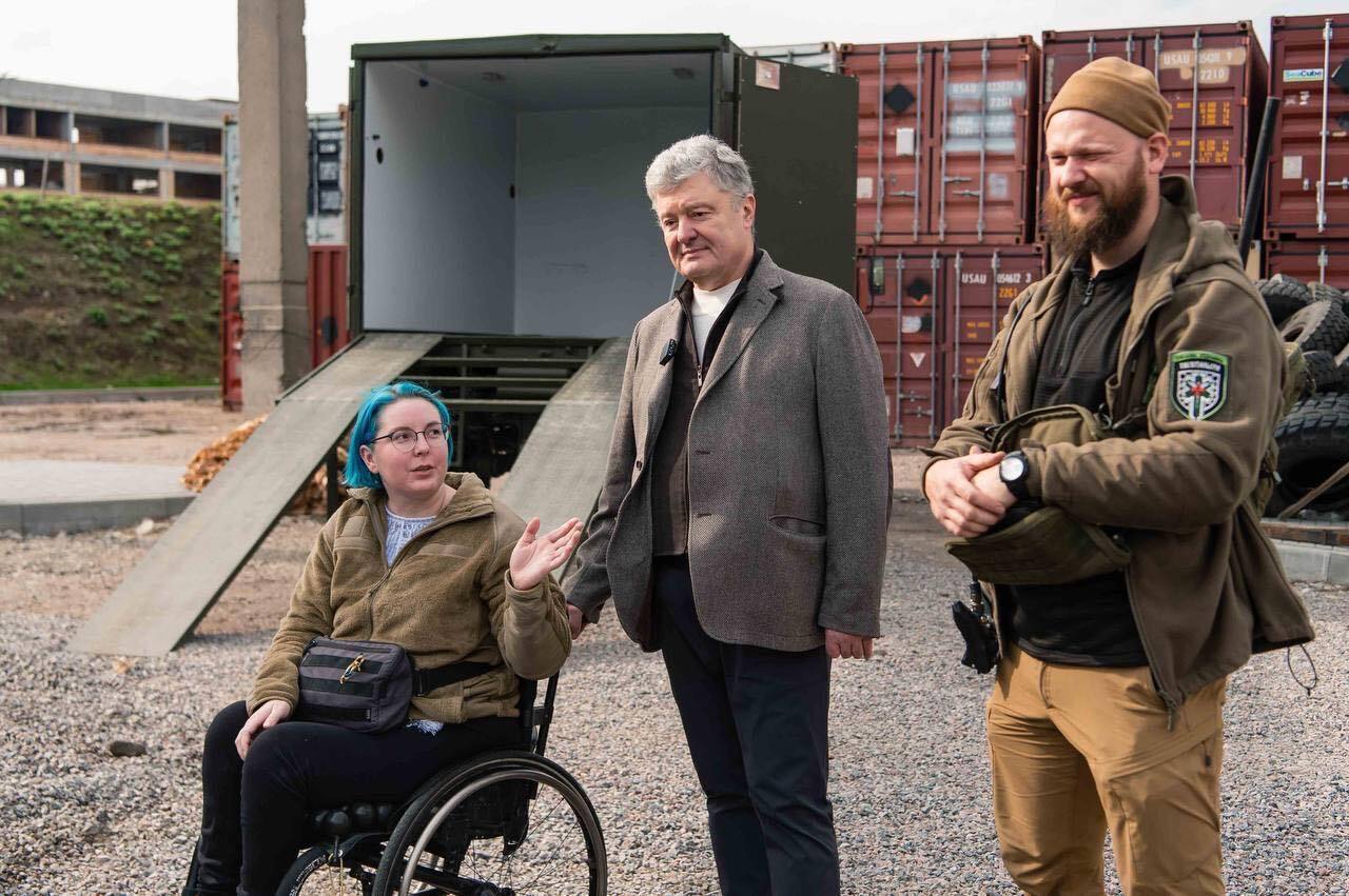 Которую никто не пошатнет, ее силу и мужество невозможно постичь: Порошенко выразил поддержку основательнице "Госпитальеров"