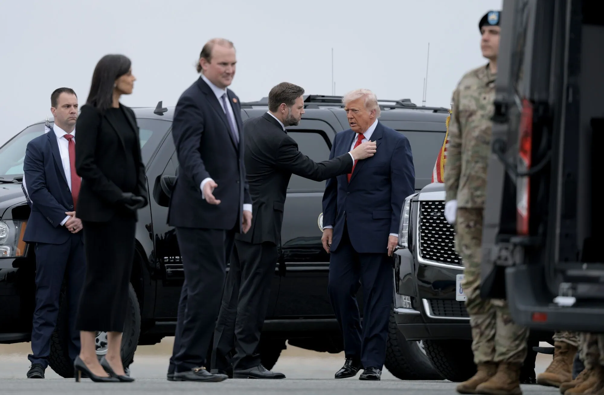 Віддали життя за США: Трамп взяв участь у церемонії перевезення тіл загиблих військових