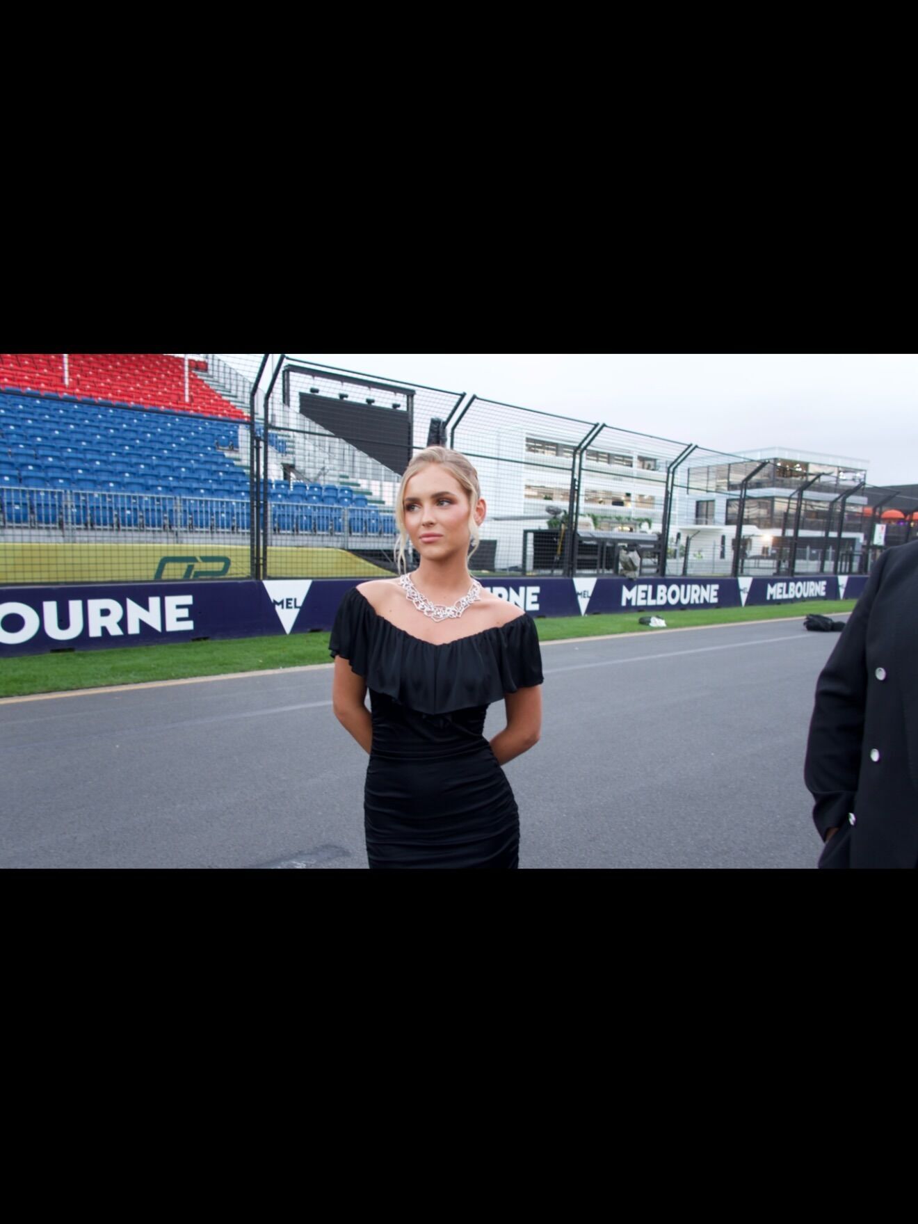 Для подруги пілота Ф-1 створили унікальну прикрасу з 1800 діамантами. Фото та відео