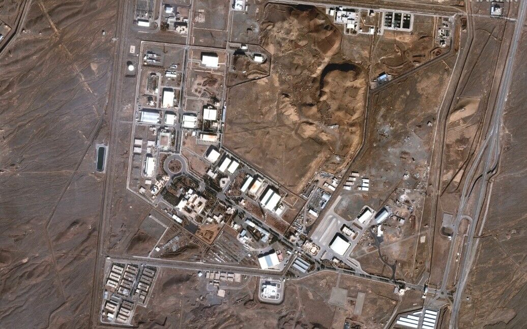 Иран пытается достать обогащенный уран из разрушенных бункеров – медиа