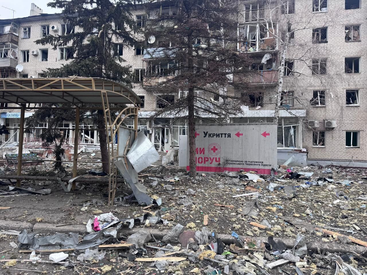 Оккупанты нанесли авиаудар по Краматорску: погиб человек, повреждены 38 домов. Фото