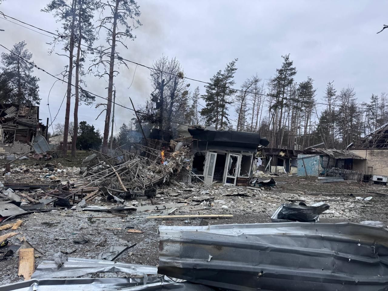 Оккупанты нанесли авиаудар по Краматорску: погиб человек, повреждены 38 домов. Фото