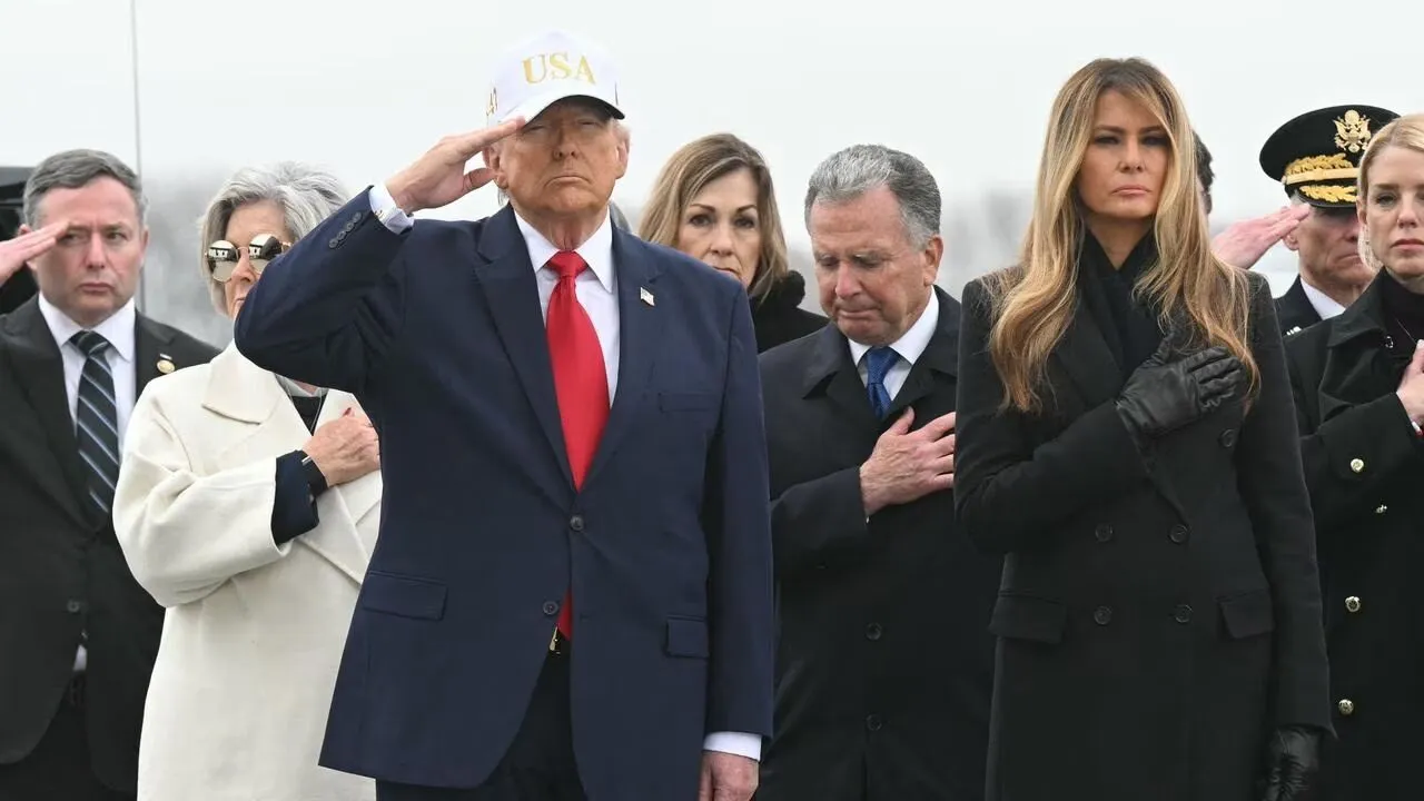 Віддали життя за США: Трамп взяв участь у церемонії перевезення тіл загиблих військових