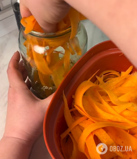 Оригинальный салат из моркови: нарежьте овощ слайсами и добавьте пикантную заправку