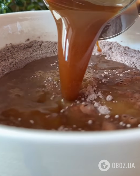 Без яєць, молока та масла: як приготувати смачний пиріг до чаю