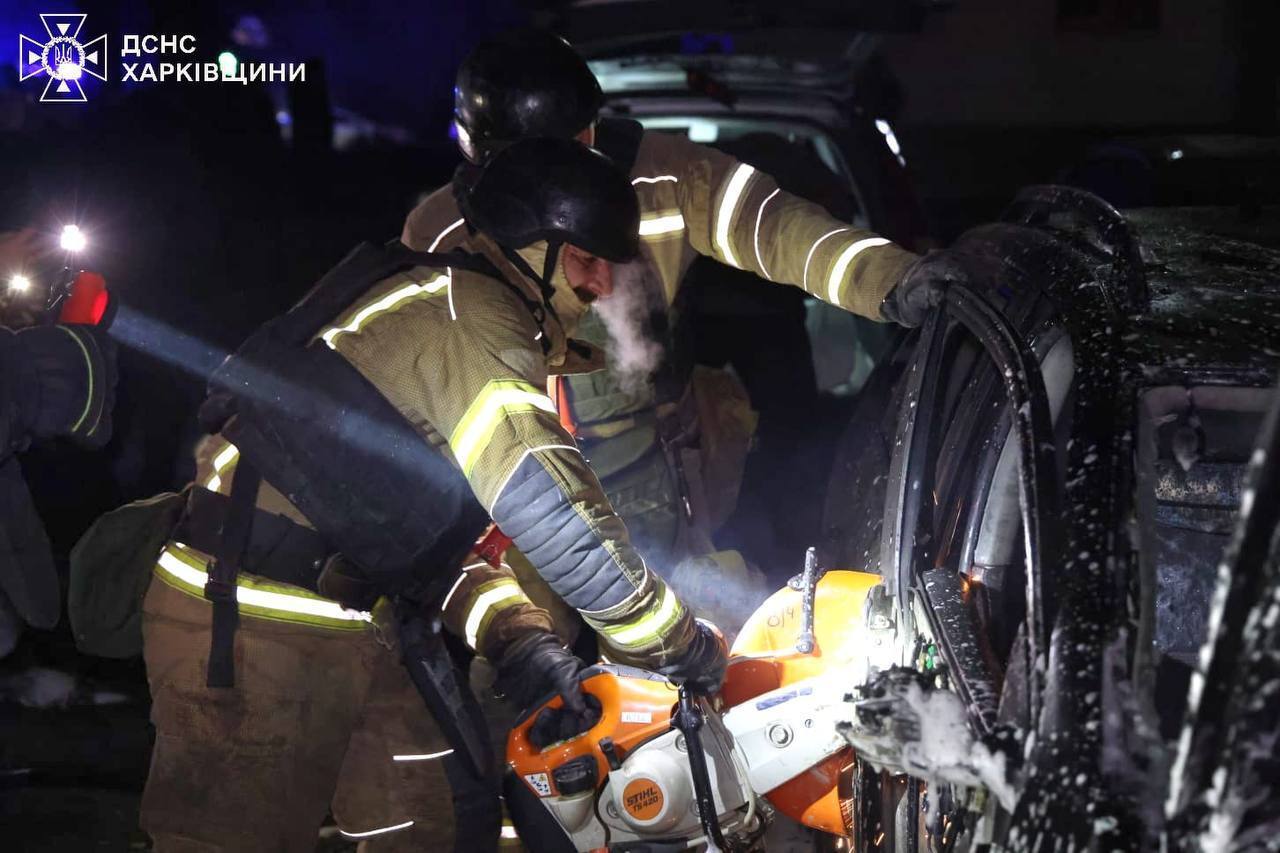 Ворог вдарив дроном по Харкову: вибиті вікна у будинках, вісім постраждалих, серед них – дитина. Фото