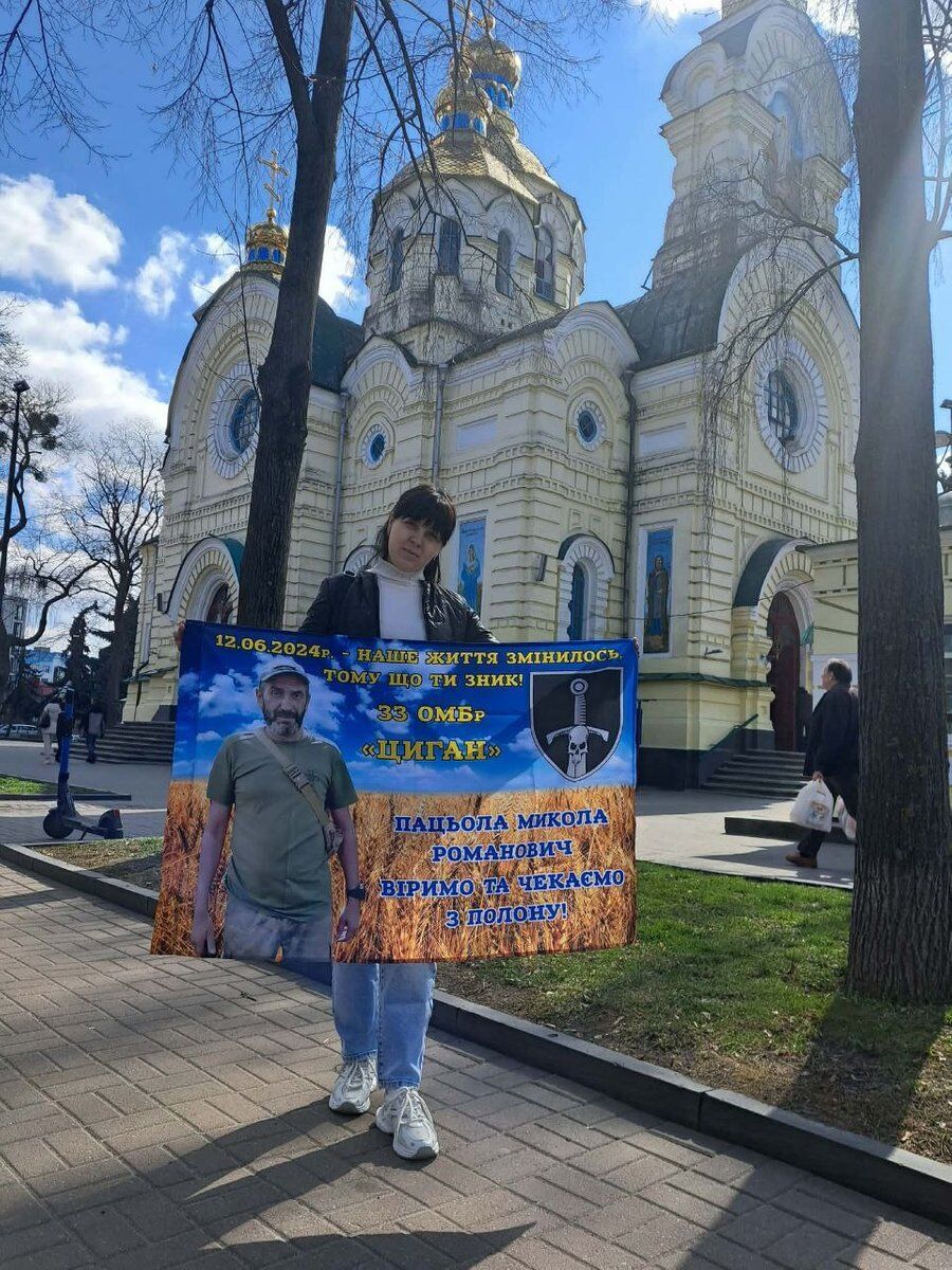 "Сильно попухли ноги, погіршився зір": донька звільненого з полону РФ захисника розповіла про стан батька. Фото