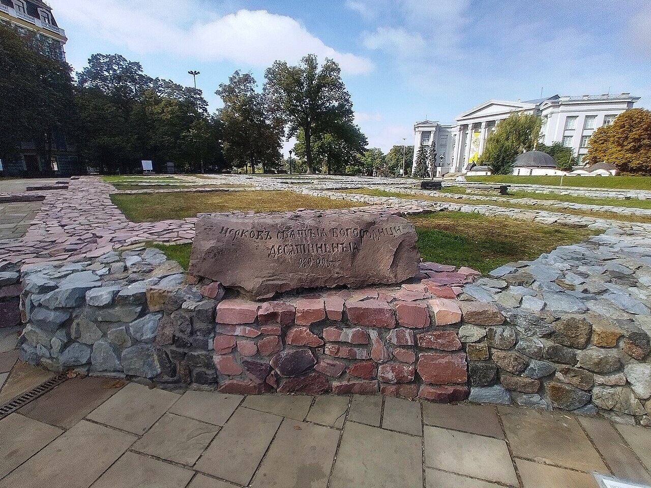 В сети показали, как выглядели два самых известных храма Киева в 1870 году. Уникальное фото