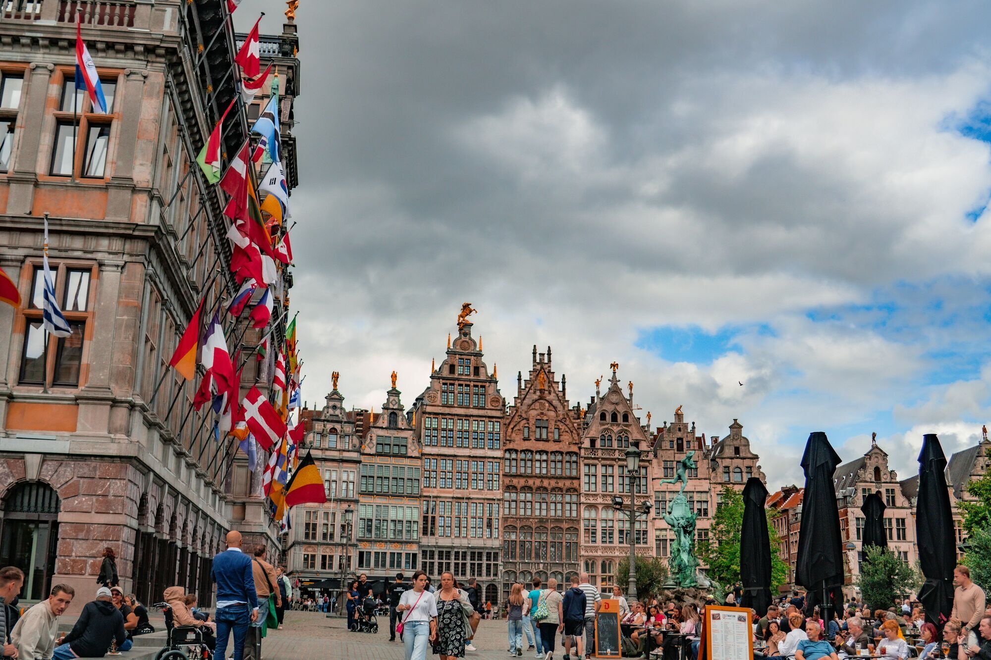 Лучшее место для путешествия в апреле: назван город в Европе для пешего туризма