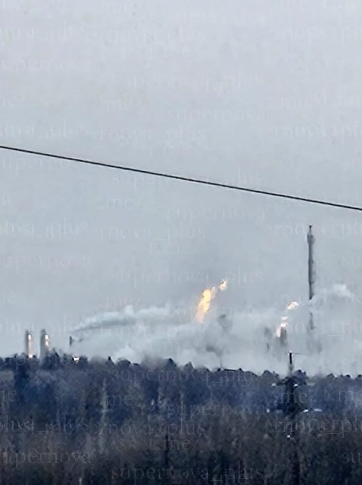 Під ударом був стратегічний завод: у російському Великому Новгороді прогриміли вибухи. Фото і відео