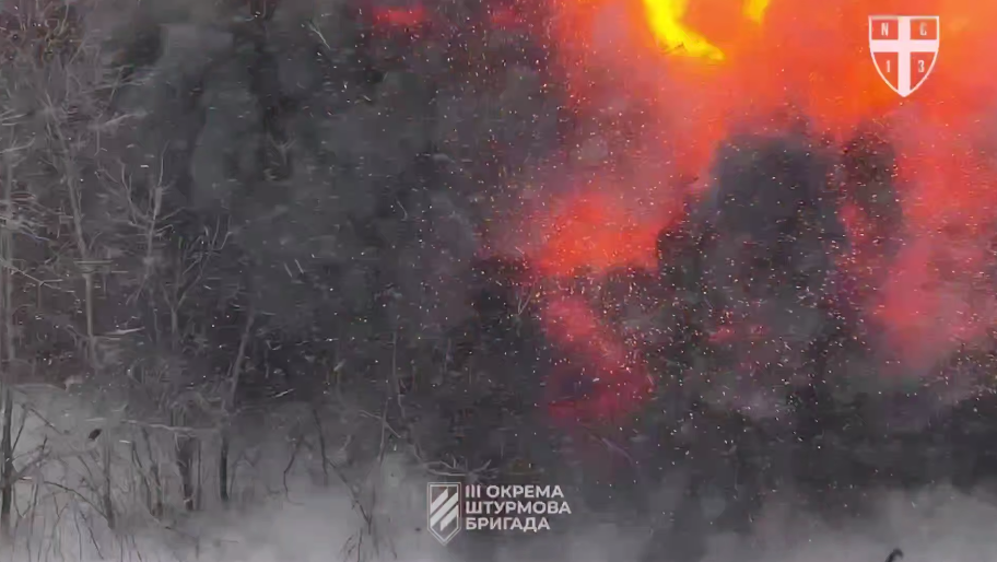 Відпрацювали ювелірно: українські військові "наосліп" підірвали танк окупантів на Харківщині. Відео