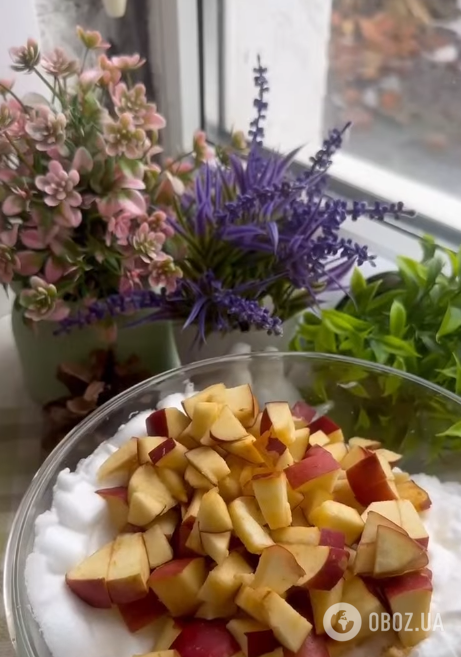 Вкусный яблочный рулет к чаю: не придется вымешивать и раскатывать тесто