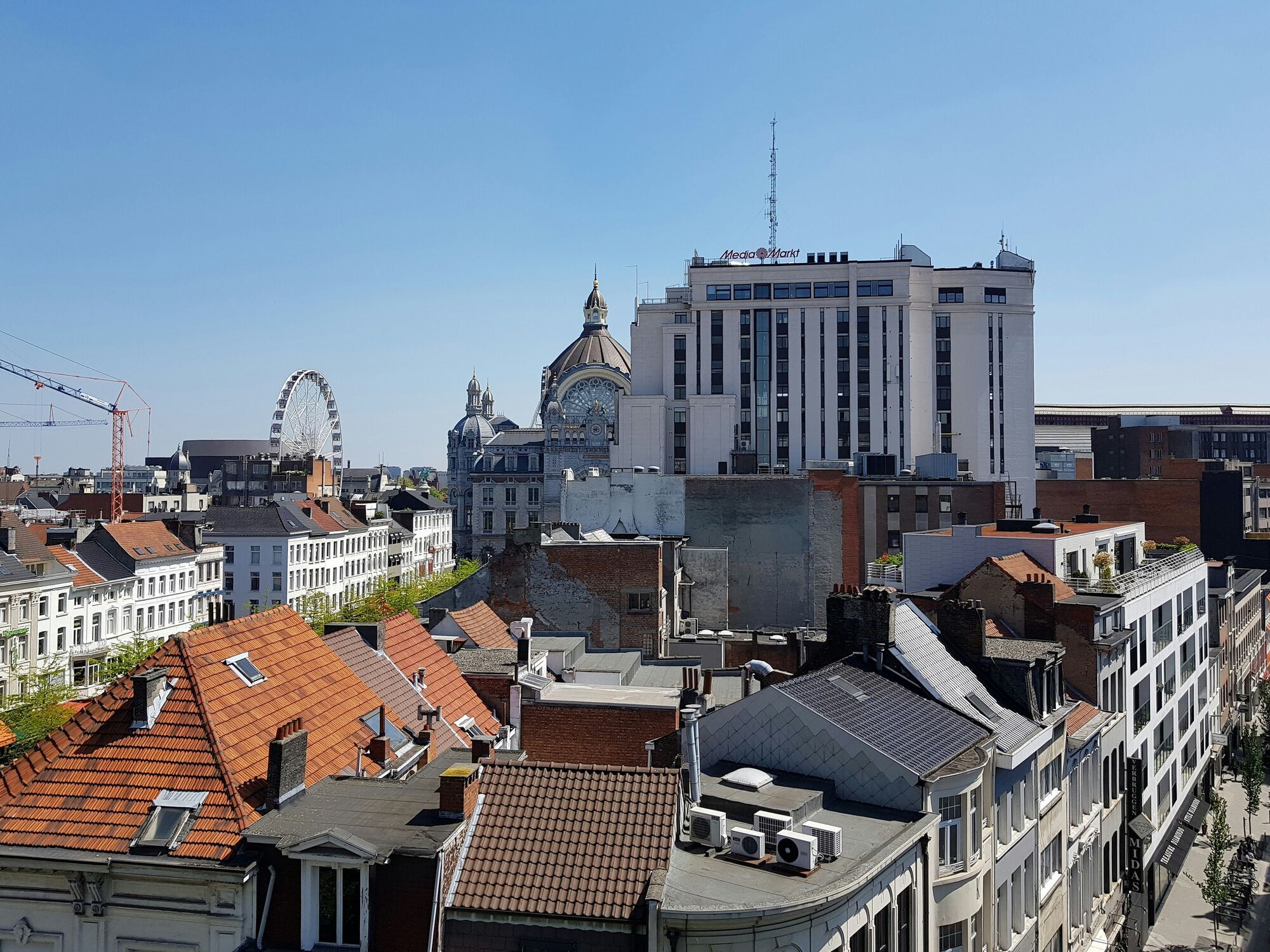 Лучшее место для путешествия в апреле: назван город в Европе для пешего туризма