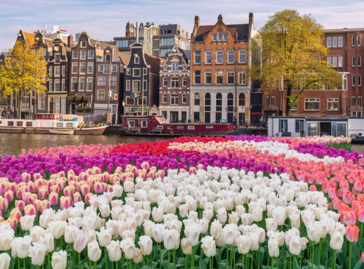 Куди варто поїхати весною: 3 культових міста в Європі