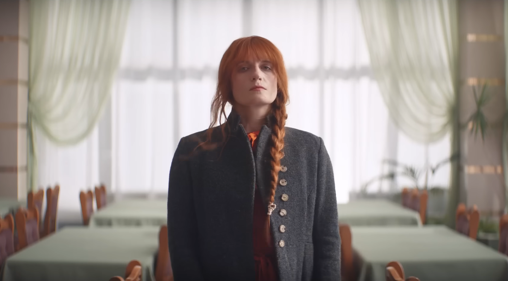 На концерті британської "королеви ексцентричності" українцям заборонили піднімати прапор: співачка швидко відновила справедливість