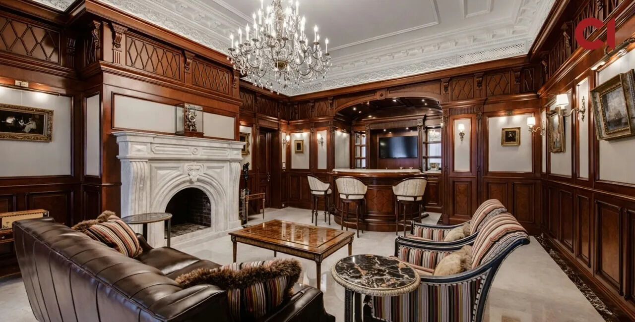 С собственным кинозалом и паркингом для пяти авто: у семьи Медведчука нашли имение на Рублевке. Фото и видео