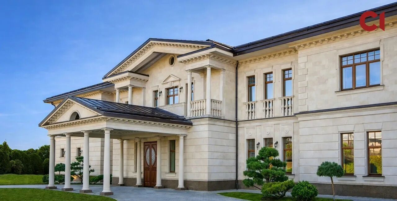 С собственным кинозалом и паркингом для пяти авто: у семьи Медведчука нашли имение на Рублевке. Фото и видео