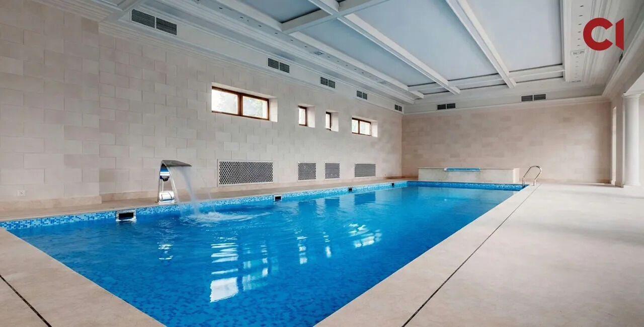 С собственным кинозалом и паркингом для пяти авто: у семьи Медведчука нашли имение на Рублевке. Фото и видео