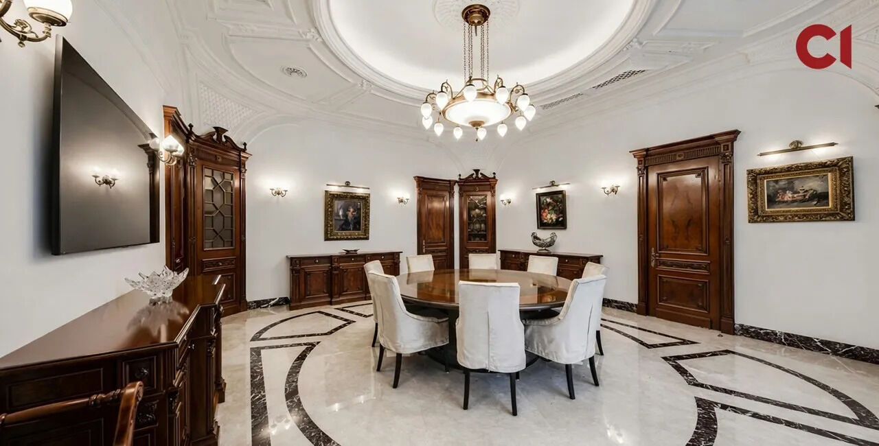 С собственным кинозалом и паркингом для пяти авто: у семьи Медведчука нашли имение на Рублевке. Фото и видео