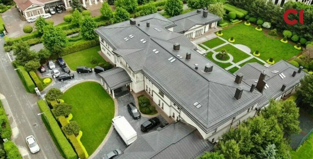 С собственным кинозалом и паркингом для пяти авто: у семьи Медведчука нашли имение на Рублевке. Фото и видео