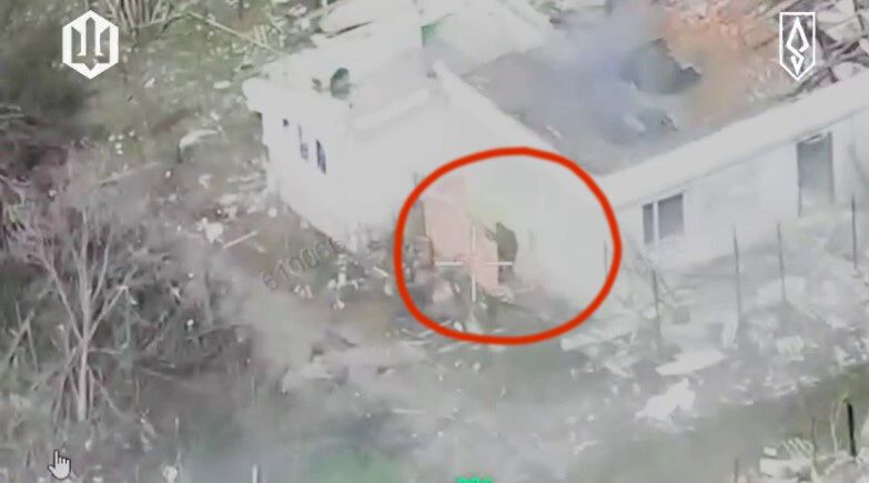 Воїни ЗСУ дронами відбили двох полонених побратимів, а конвоїра-окупанта ліквідували. Відео