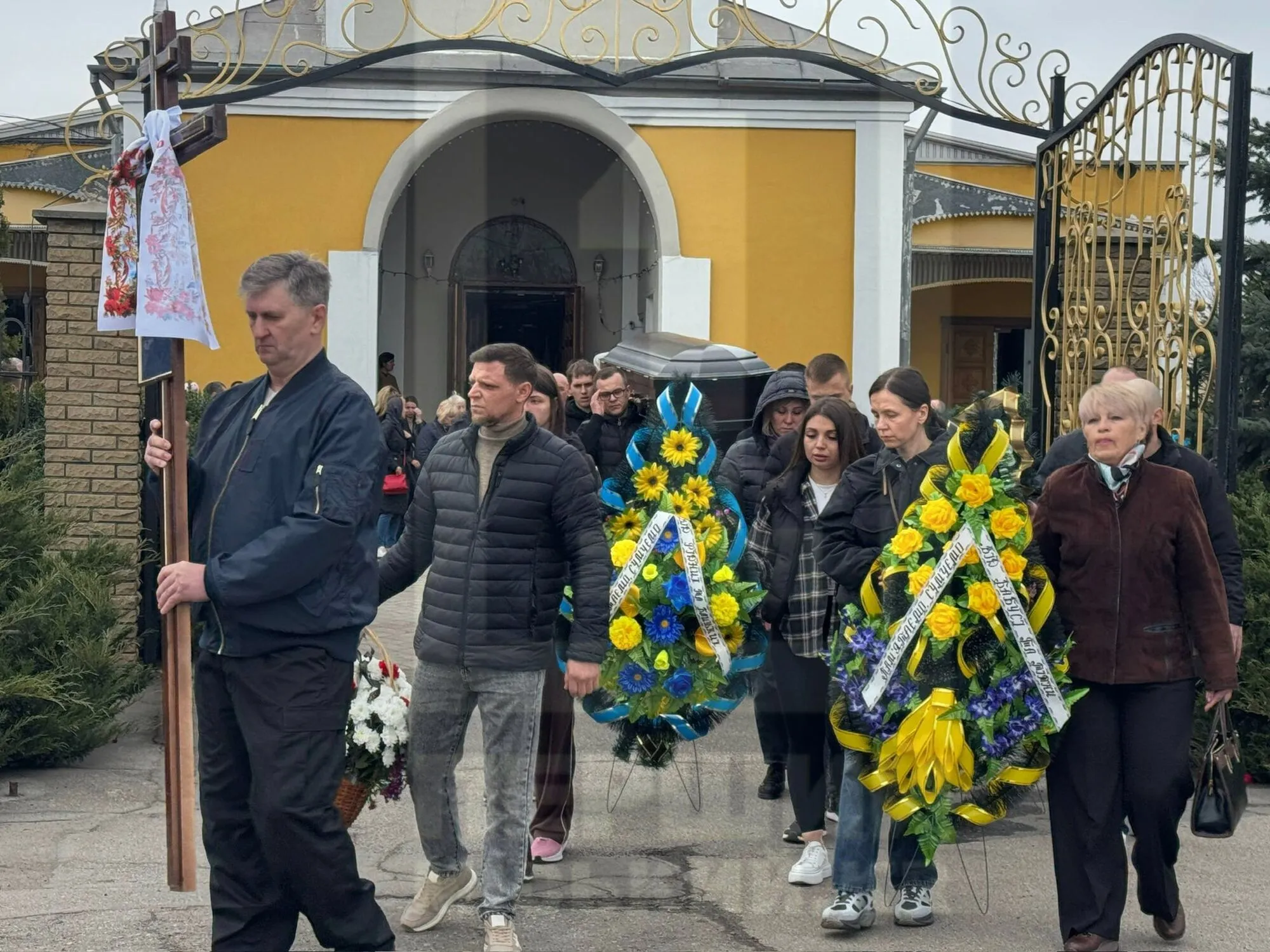 Ему навсегда будет 28: в Кривом Роге попрощались с помощником машиниста, которого убил российский дрон. Фото