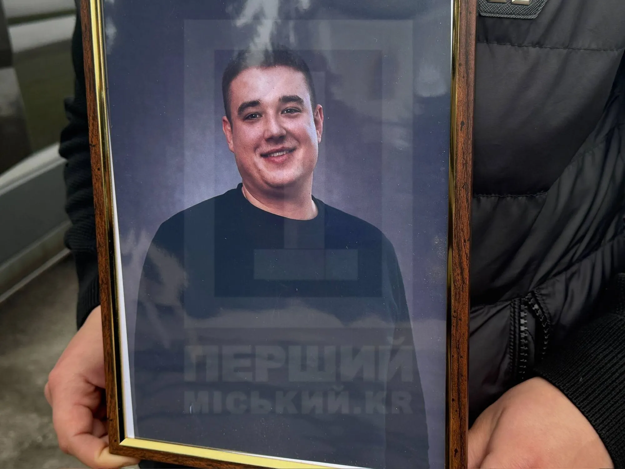 Ему навсегда будет 28: в Кривом Роге попрощались с помощником машиниста, которого убил российский дрон. Фото