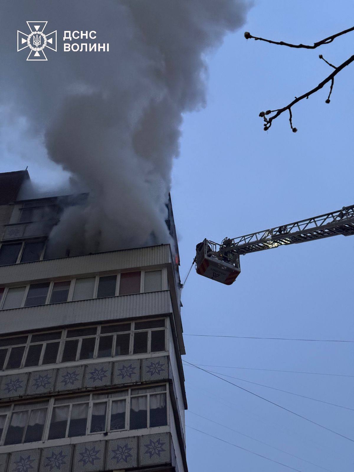 Росія атакувала Луцьк: знищено термінал Нової пошти, пошкоджено багатоповерхівку.  Фото і відео