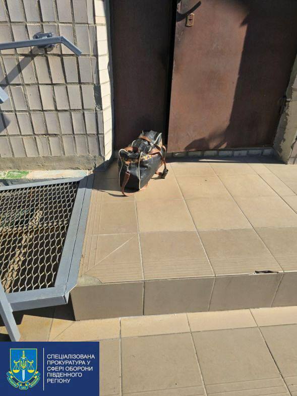 Шукав легких заробітків: українець, який намагався підірвати херсонське ТЦК, отримав вирок суду