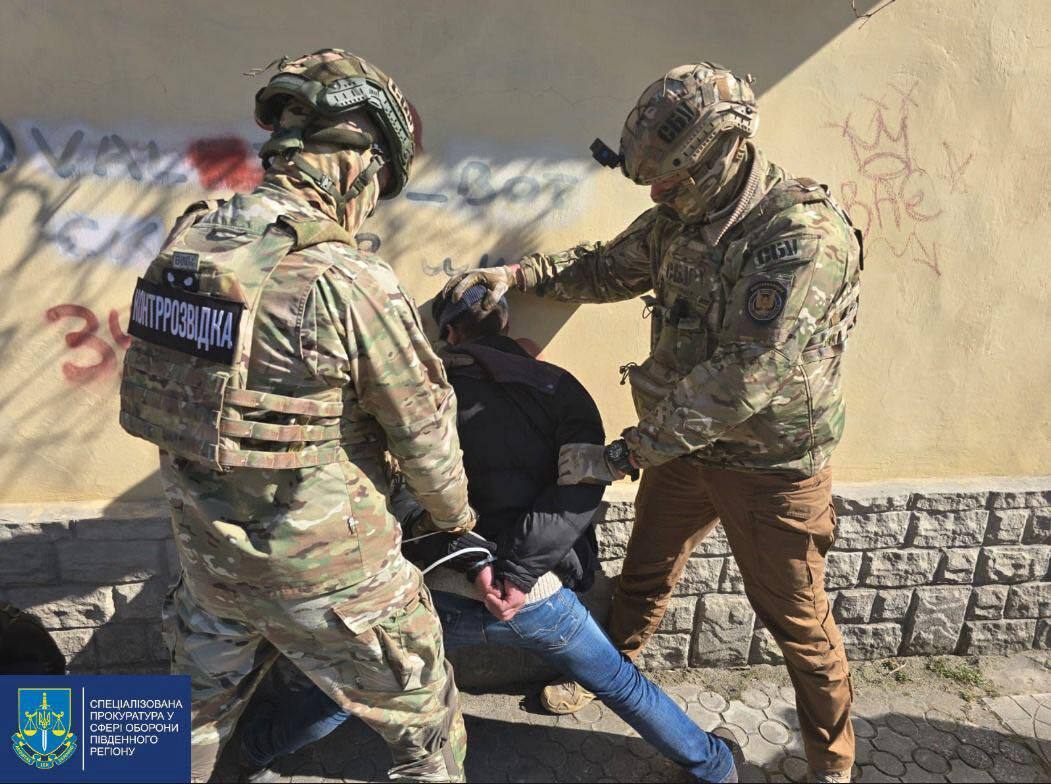 Шукав легких заробітків: українець, який намагався підірвати херсонське ТЦК, отримав вирок суду