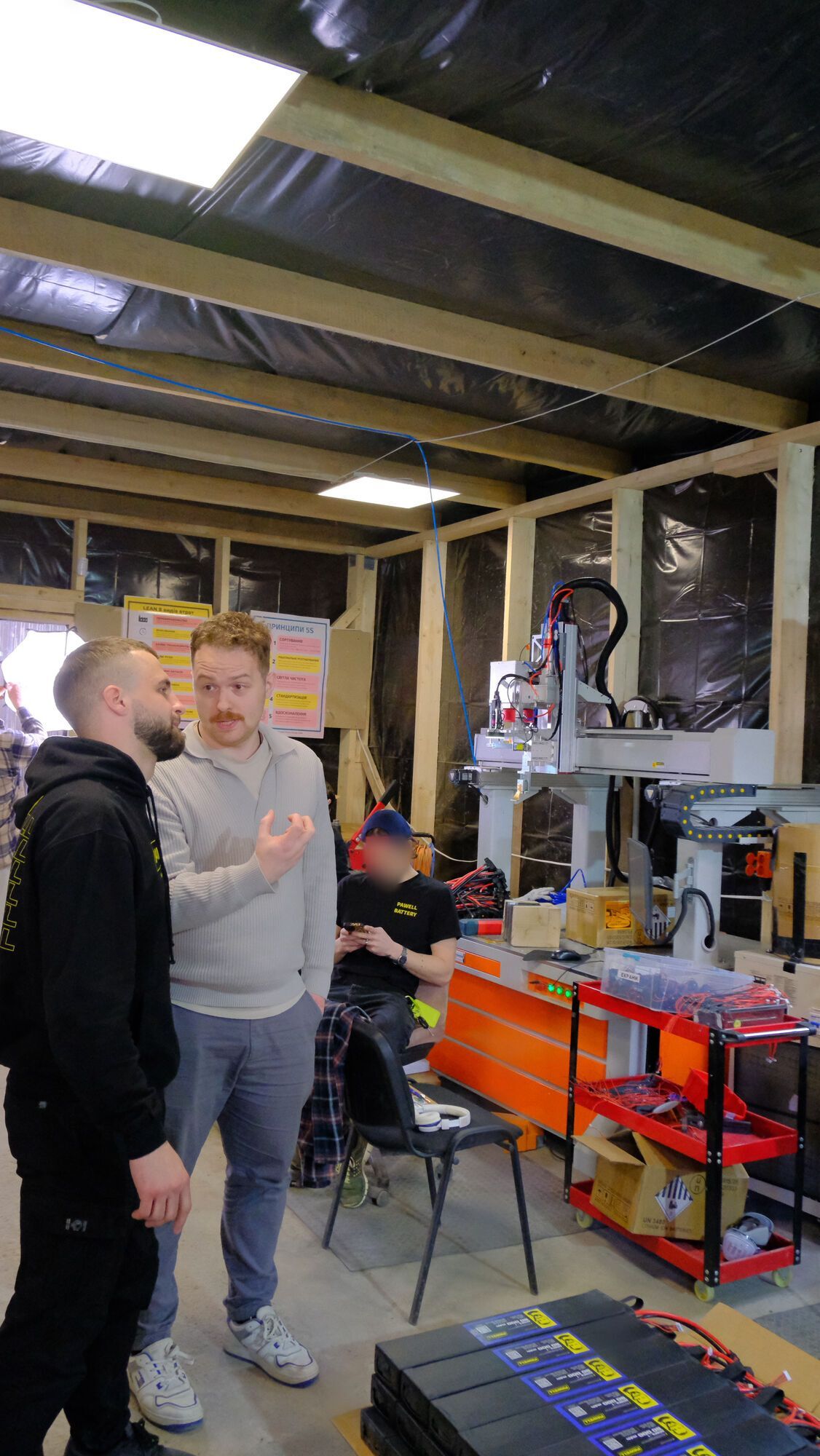 Летел 30 км, а теперь – 197 км в тыл врага: львовские инженеры разработали уникальную батарею для дронов ВСУ