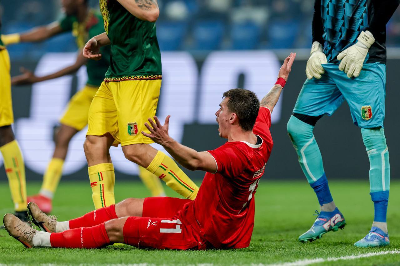 "Просто жалюгідність". Збірна Росії з футболу гучно зганьбилася з другим складом збірної Малі. Відео