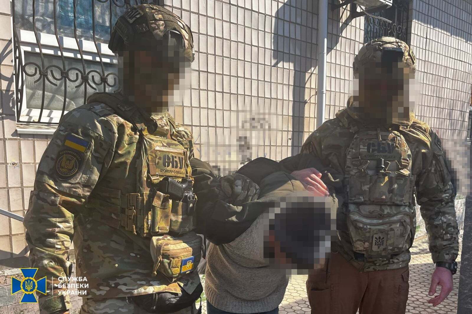 Шукав легких заробітків: українець, який намагався підірвати херсонське ТЦК, отримав вирок суду