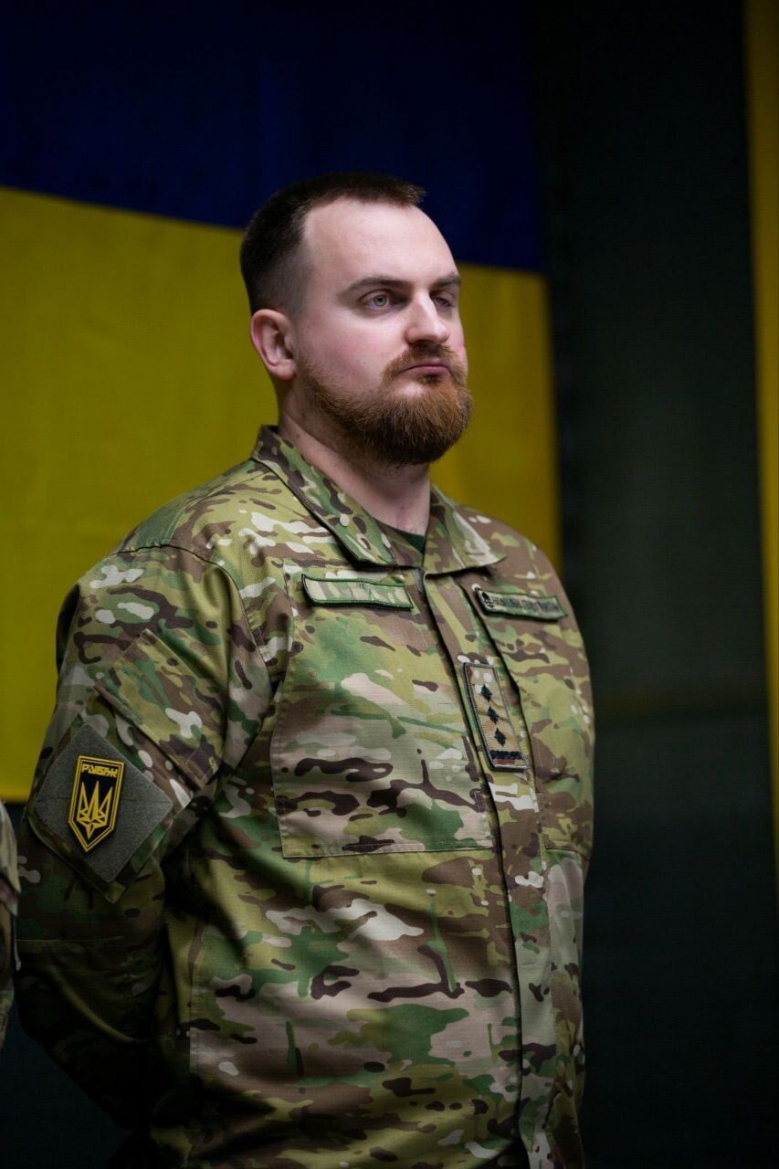 Відбивають під три сотні атак за тиждень: Сирський відвідав штаб "Азову" на Покровському напрямку. Фото