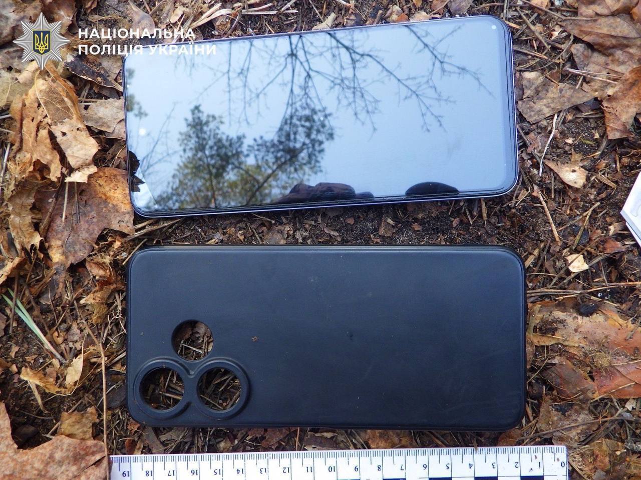 У Києві пасажир BMW посеред дороги пограбував військового та пошкодив його авто. Фото