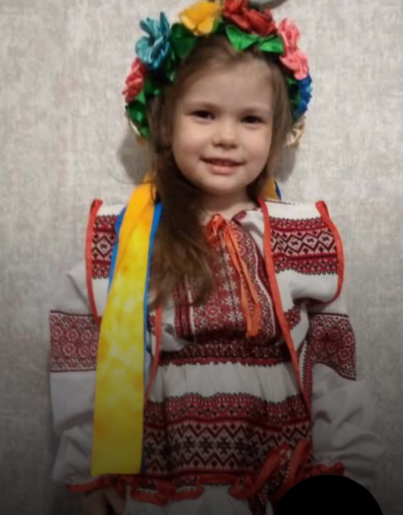"Невыразимая боль": умерла 6-летняя девочка, которую во время российской атаки на Сумщине закрыла собой старшая сестра. Фото