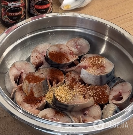 Як смачно приготувати скумбрію на обід: риба вийде дуже соковитою