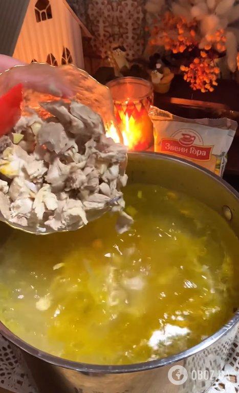 Курячий суп стане значно смачнішим: додайте домашні сирні кульки